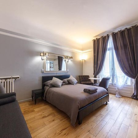 Private Studio - Avenue Des Champs-Elysees Apartment ปารีส ภายนอก รูปภาพ